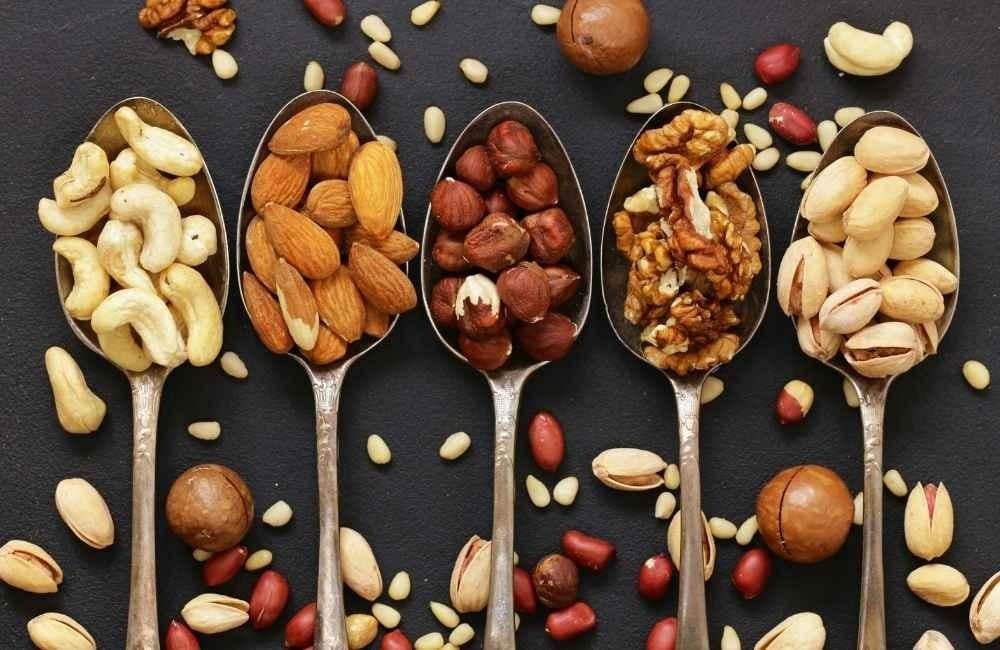 اكتشف عالم المكسرات الفاخرة في نغمة البن